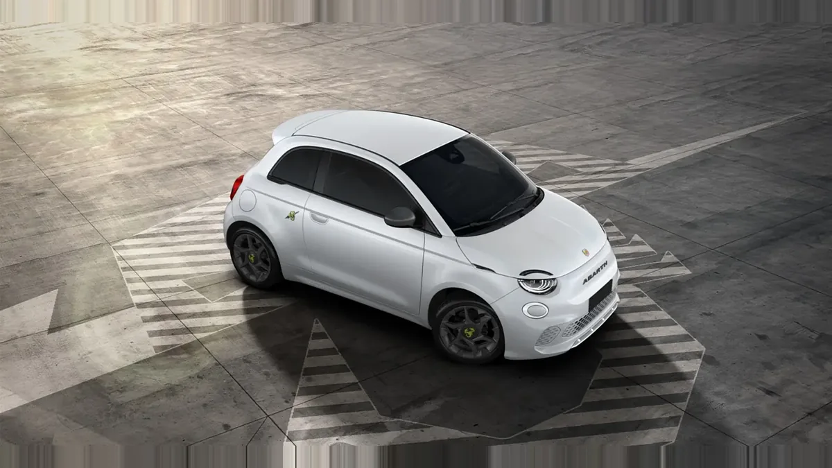 Abarth 500e 42kWh en renting en Barcelona — Trasera