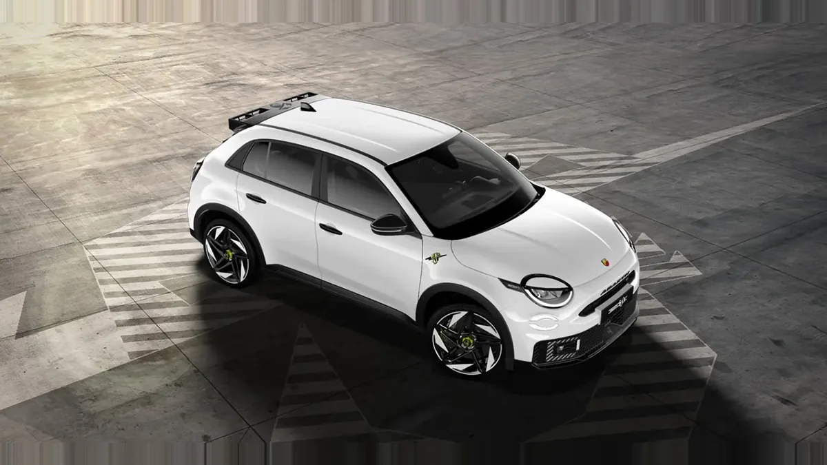 Abarth 600e Turismo en renting en Barcelona — Trasera