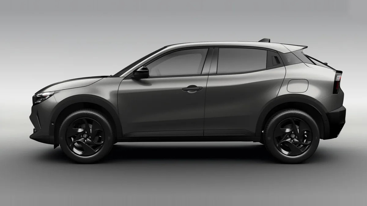 Alfa Romeo Junior Ibrida en renting en Barcelona — Trasera