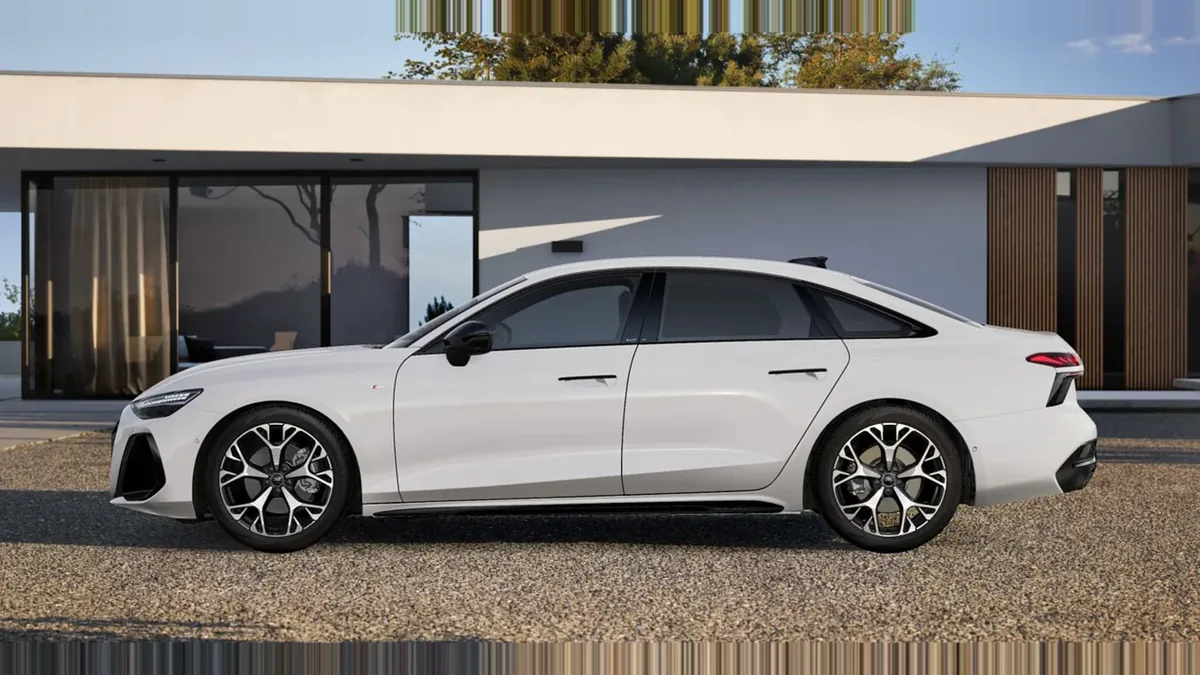 Audi A6 TDI 150kW (204CV) S Tronic Black Line en renting en Barcelona — Trasera