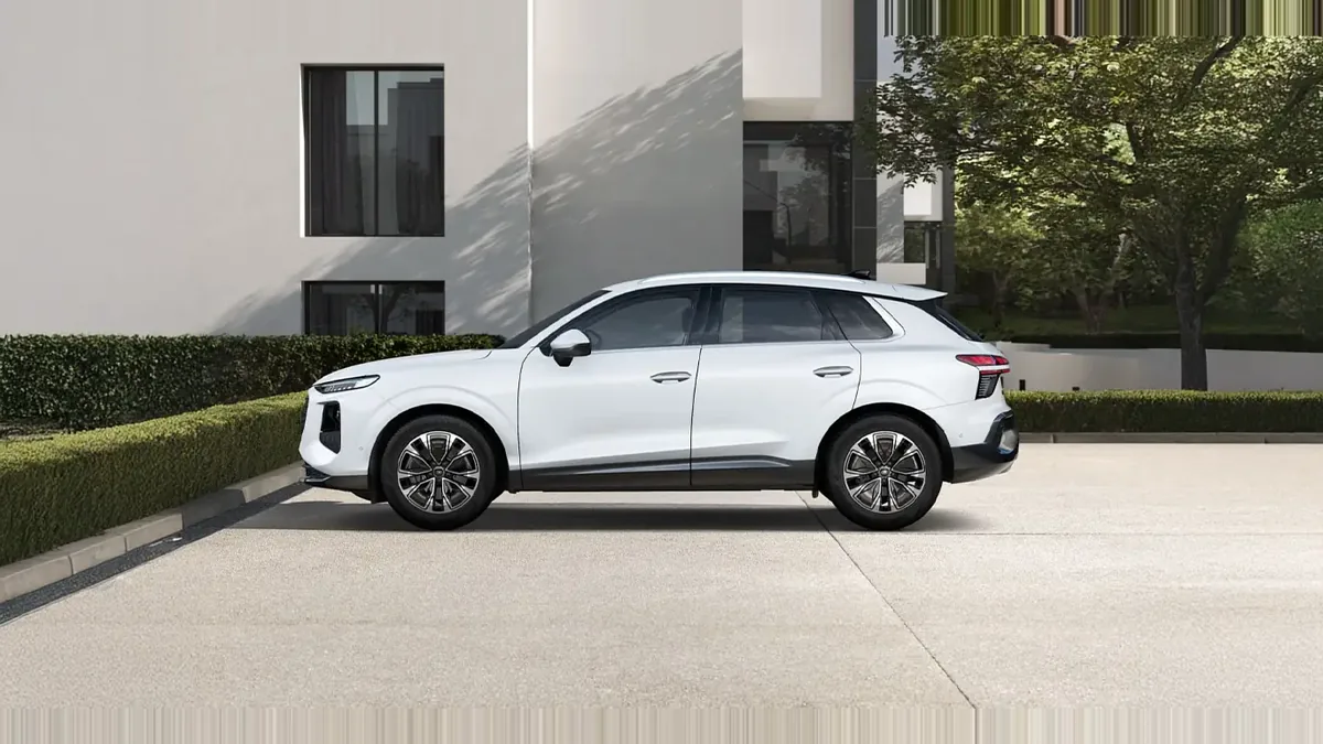 Audi Q3 Advanced TDI 110 kW S Tronic en renting en Barcelona — Trasera