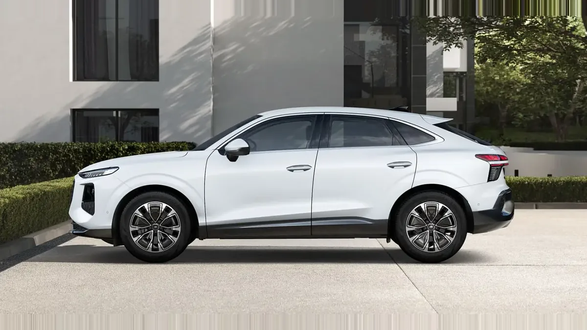 Audi Q3 Sportback Advanced TFSI 110kW S Tronic en renting en Barcelona — Delantera