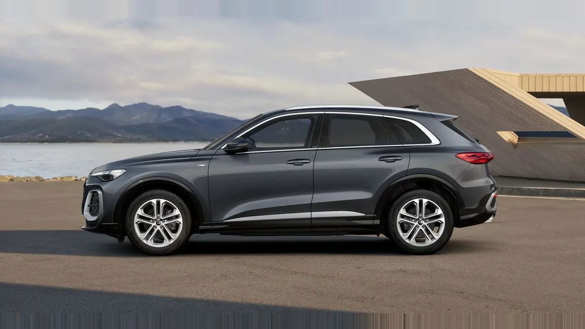 Audi Q5 SUV S line Edition TDI Quattro S Tronic en renting en Barcelona — Trasera
