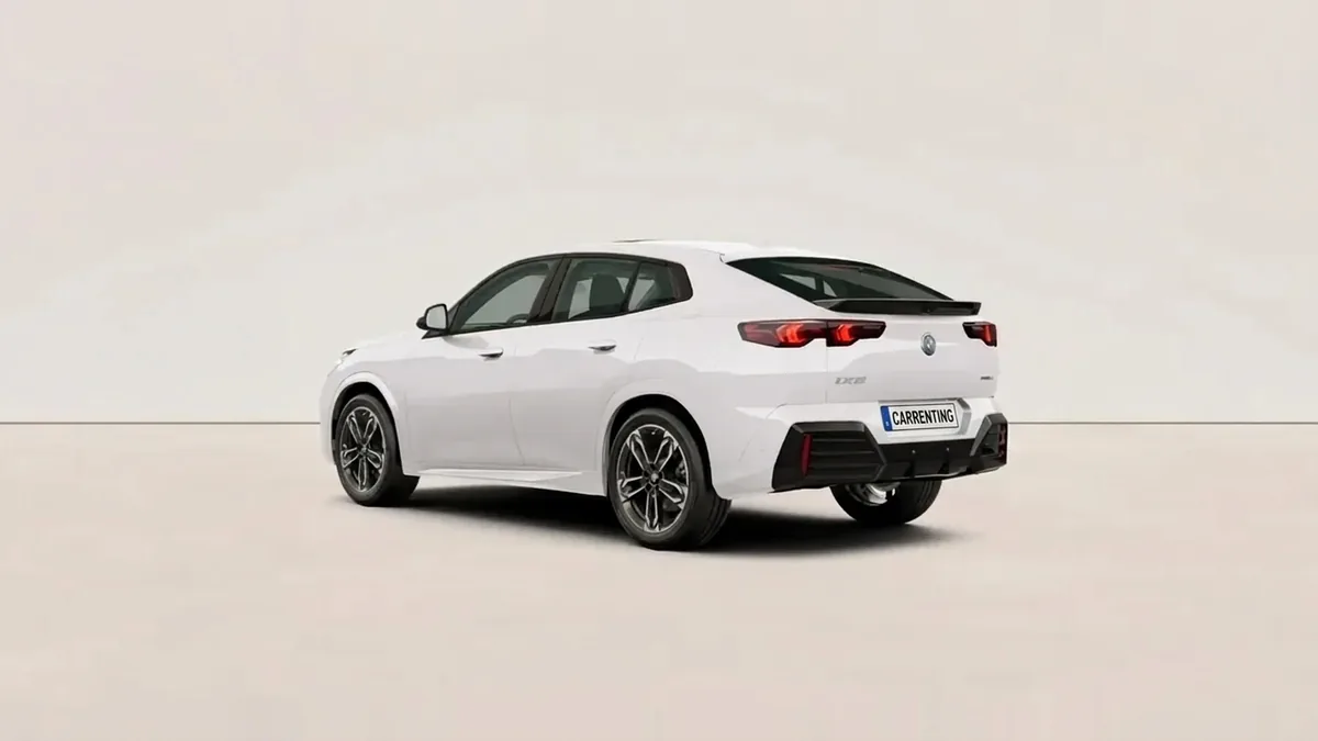 BMW ix2 eDrive20 en renting en Barcelona — Delantera