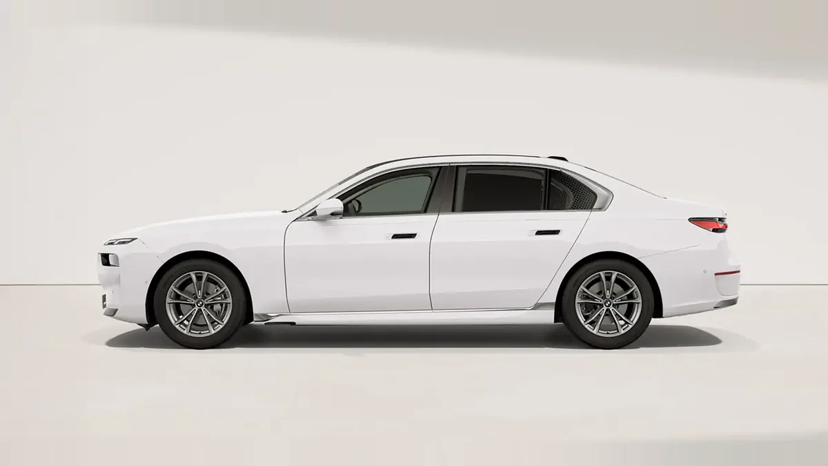 BMW Serie 7 740d xDrive en renting en Barcelona — Trasera