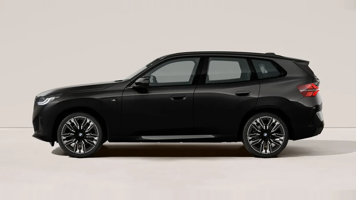 BMW X3 30e xDrive en renting en Barcelona — Trasera
