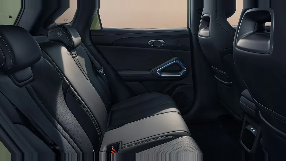 BYD Atto 2 DM-i Boost 156kW en renting en Barcelona — vista 7