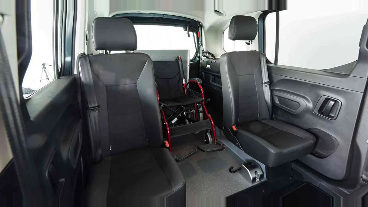 Citroën Berlingo Talla M BlueHDi 100 YOU L1 N1 Adaptado en renting en Barcelona — vista 6