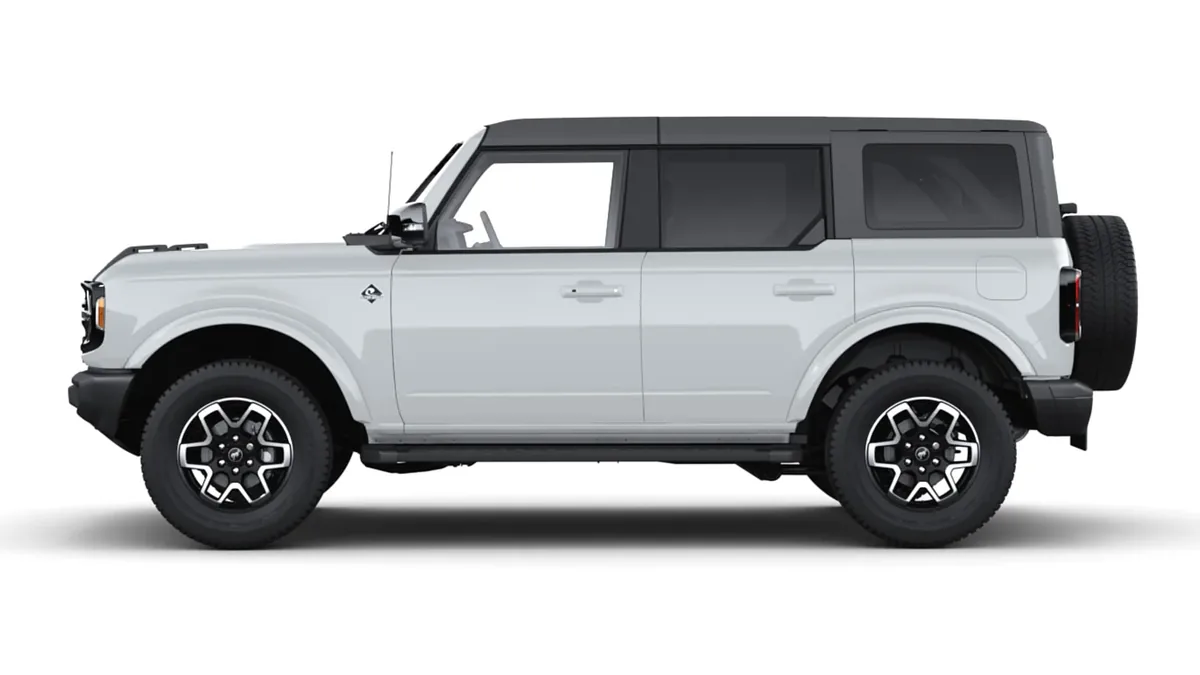 Ford Bronco Outer Banks 2.7 EcoBoost V6 335CV en renting en Barcelona — Trasera