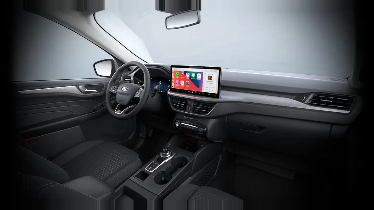 Ford Kuga MCA Titanium 2.5 Duratec PHEV 243CV Auto en renting en Barcelona — vista 6