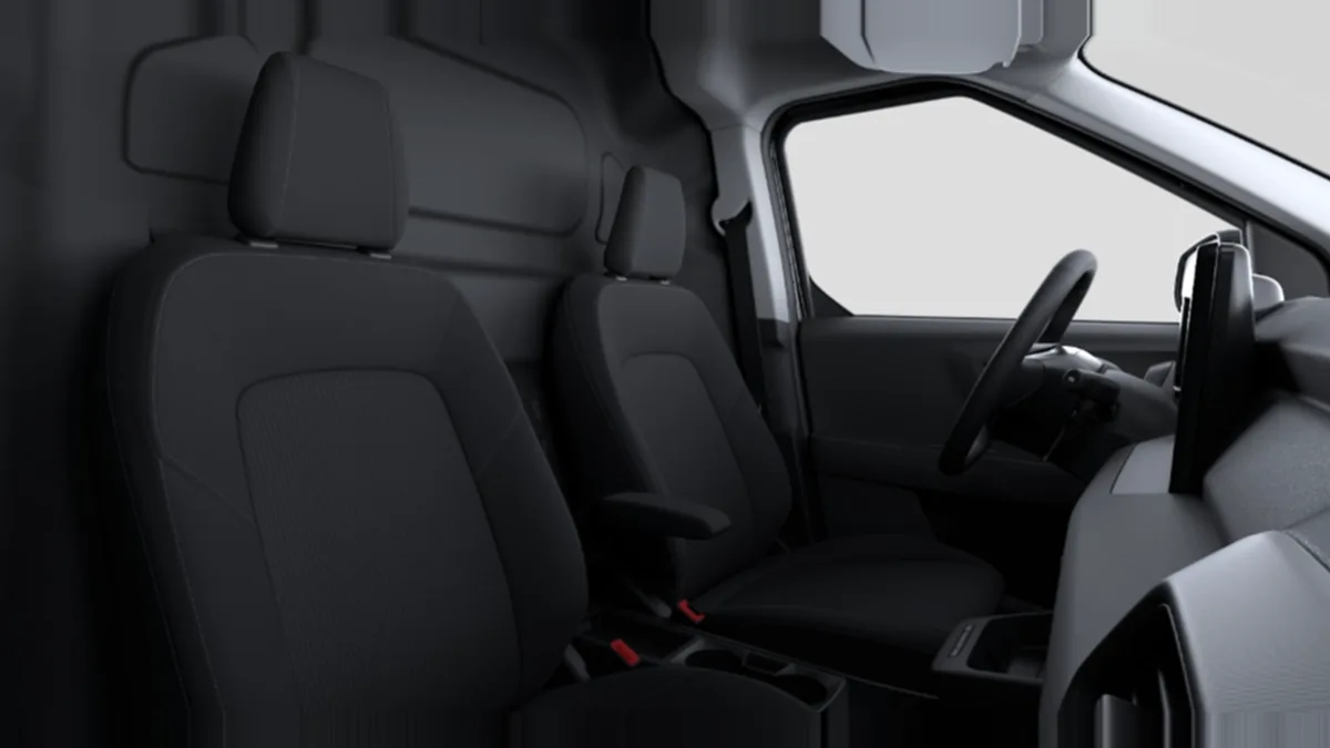 Ford Transit Courier Van Trend BEV 136cv Automática II en renting en Barcelona — vista 7
