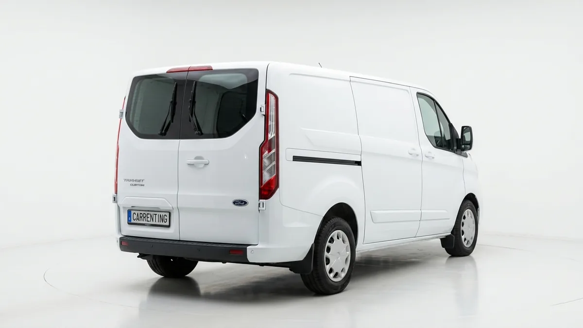 Ford Transit Custom Kombi 2.0 EcoBlue 150Cv 320 L1 Trend M1 II en renting en Barcelona — Delantera