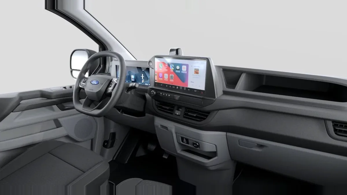 Ford TRANSIT CUSTOM  Kombi BEV 83kWh 100kW 340 L1 Trend en renting en Barcelona — Interior