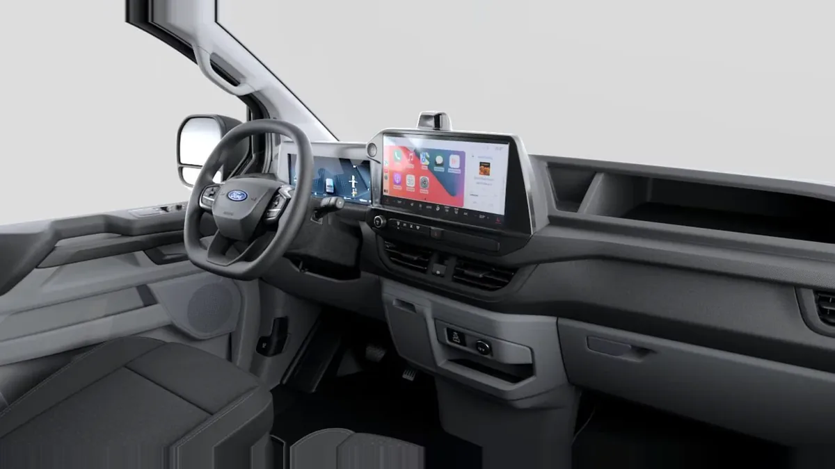 Ford TRANSIT CUSTOM Van BEV 83kWh 100kW 320 L1 Trend en renting en Barcelona — Interior