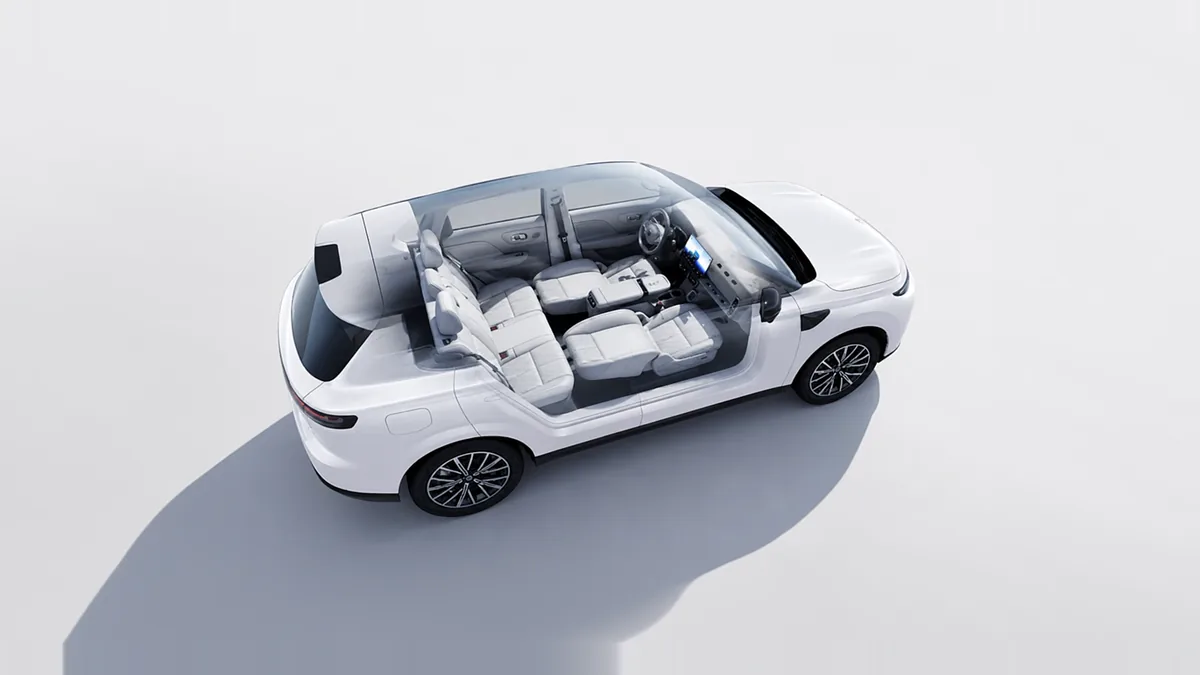 Leapmotor B10 REEV 18.8 kWh Life AT en renting en Barcelona — Delantera
