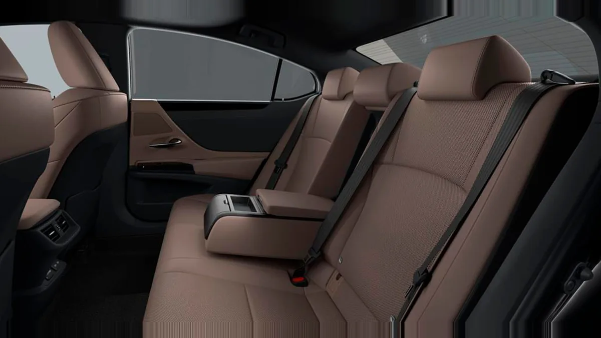 Lexus ES 2.5 300h Premium en renting en Barcelona — vista 7