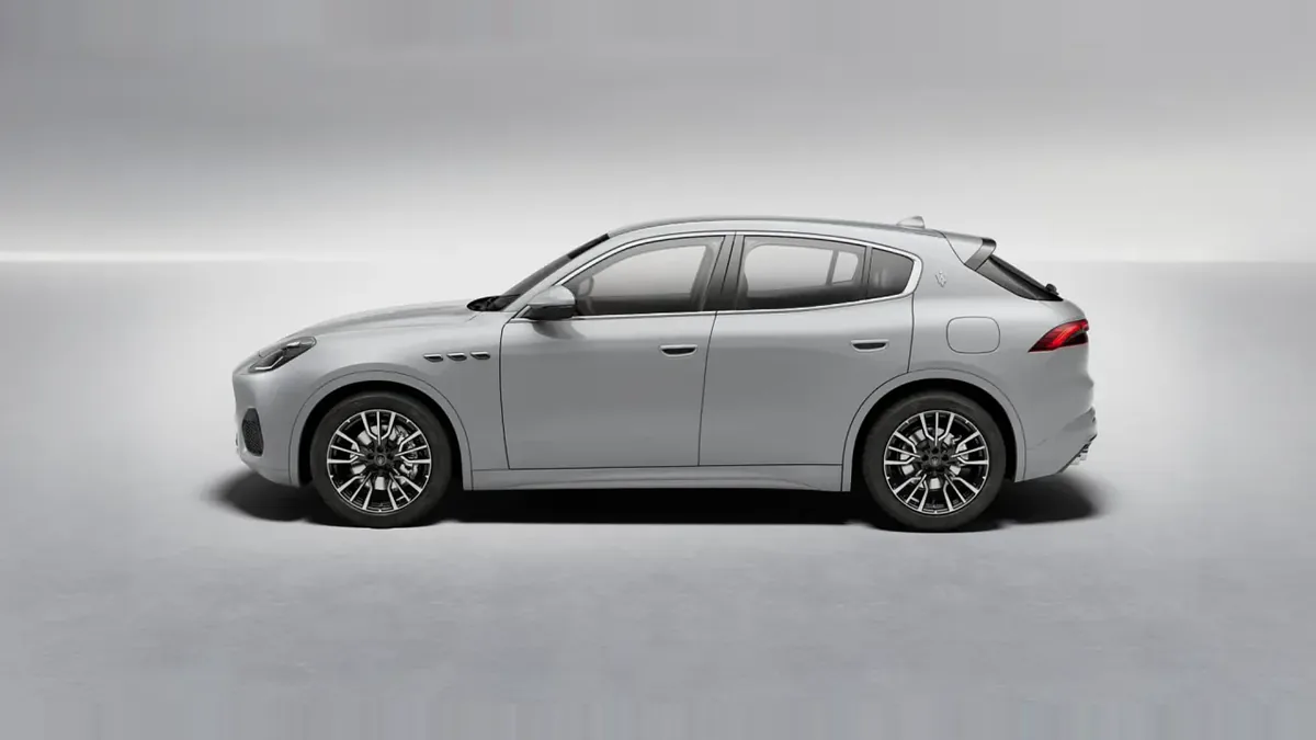 Maserati Grecale L4 MHEV 300CV AWD en renting en Barcelona — Trasera
