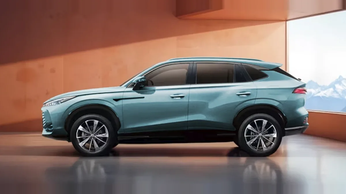 MG HS 1.5 Hybrid Comfort en renting en Barcelona — Trasera