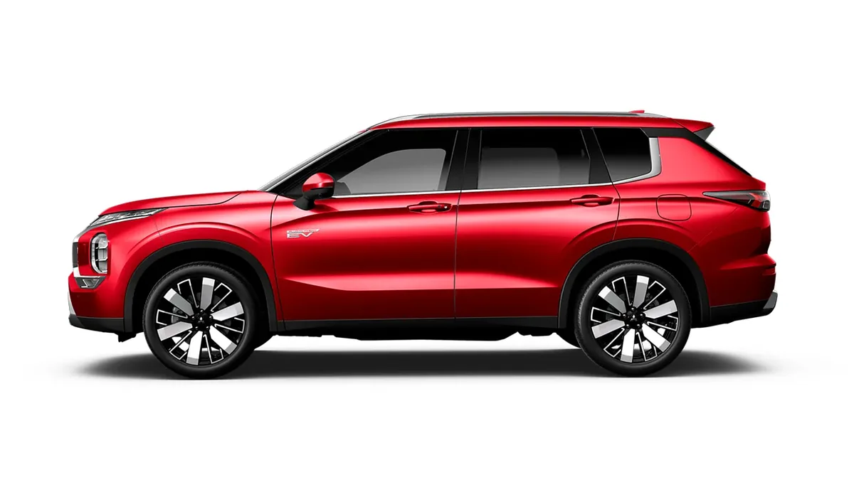 Mitsubishi Outlander PHEV Kaiteki 4WD 306CV en renting en Barcelona — Delantera