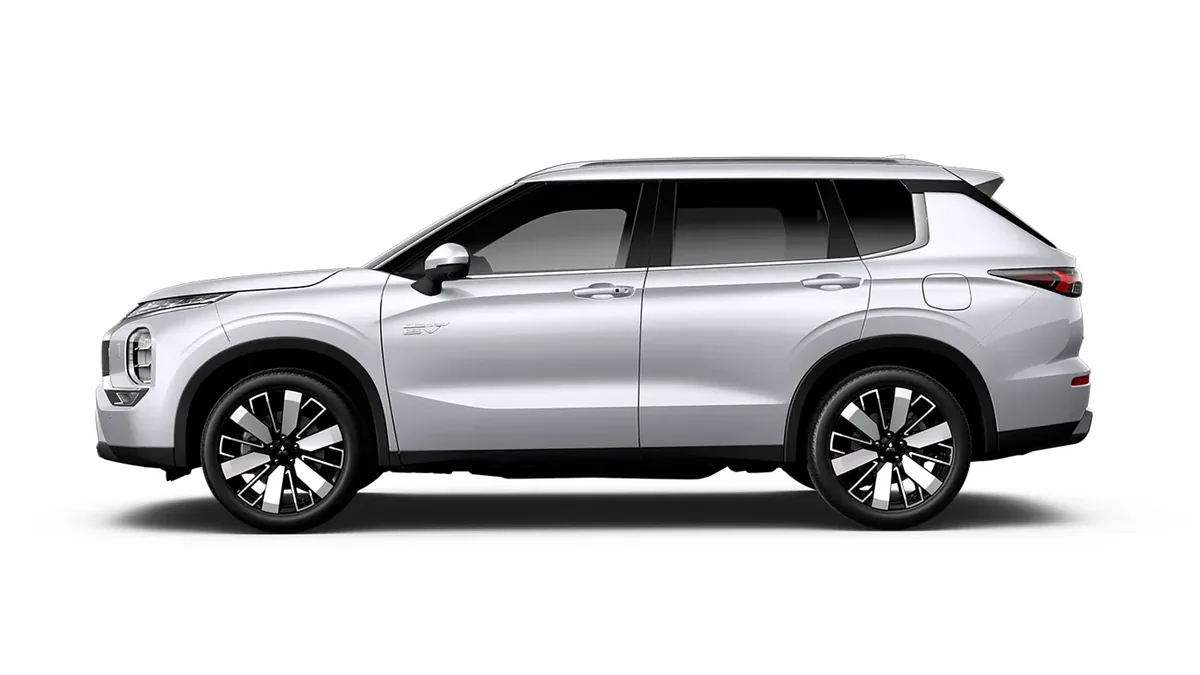 Mitsubishi Outlander PHEV Kaiteki 4WD 306CV en renting en Barcelona — Interior