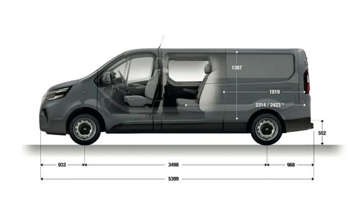 Nissan Primastar Combi 9 L2H1 N-Connecta 150CV II en renting en Barcelona — Delantera