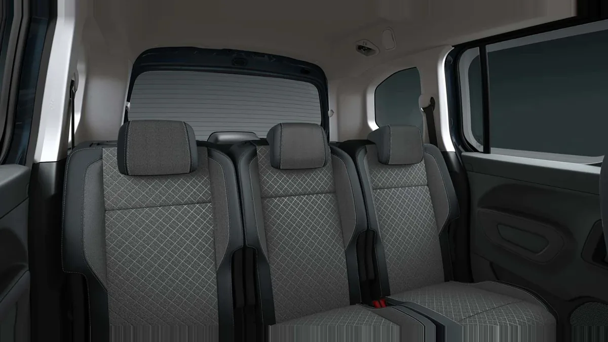Opel COMBO ULTIMATE 1.5 TD 130CV S/S AT8 (AUTOMÁTICO) en renting en Barcelona — vista 7