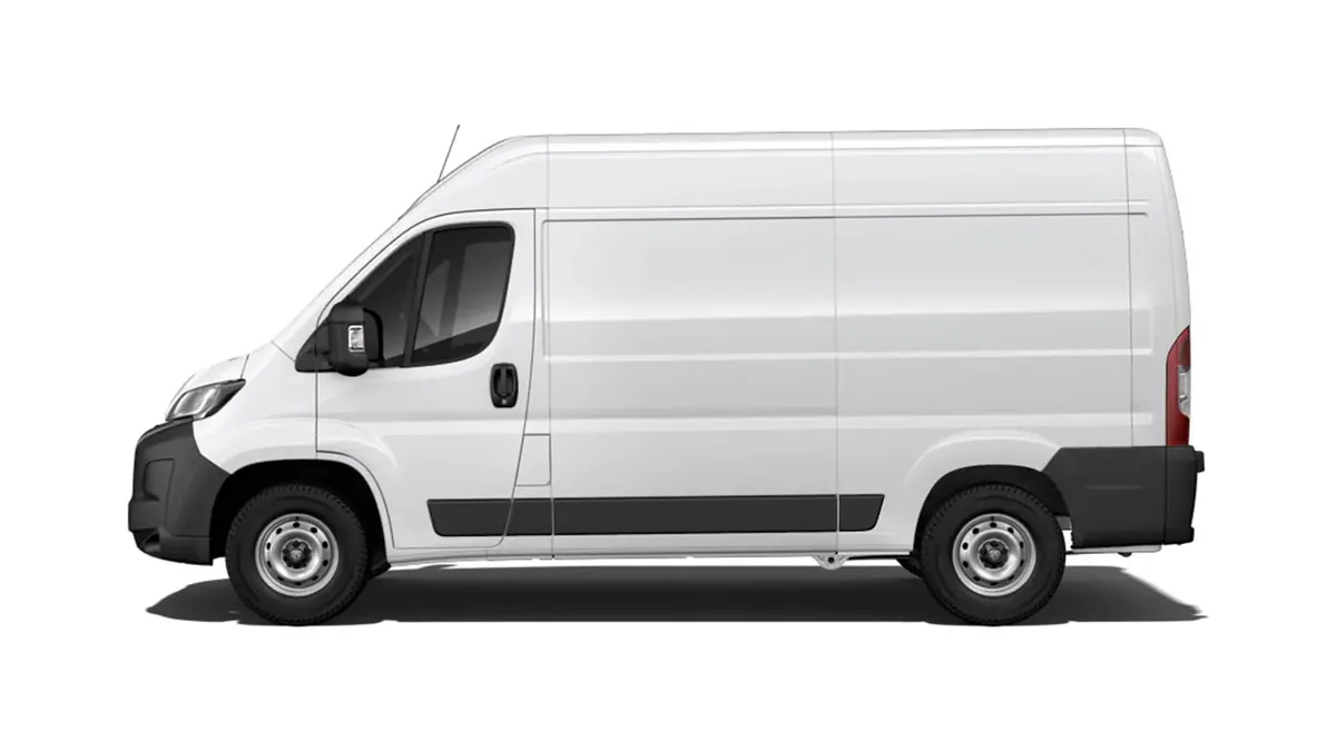 Peugeot Boxer 3.3 L2H2 BHDI 103kW en renting en Barcelona — Trasera