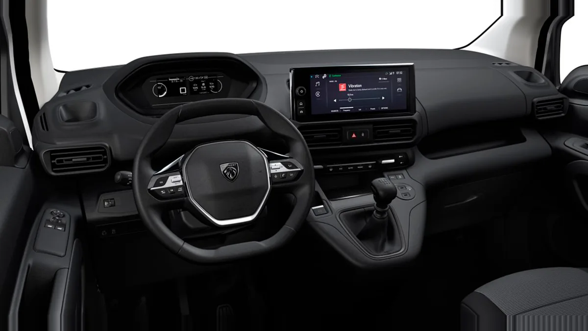 Peugeot Partner Furgón M Diésel 100CV Man en renting en Barcelona — Interior
