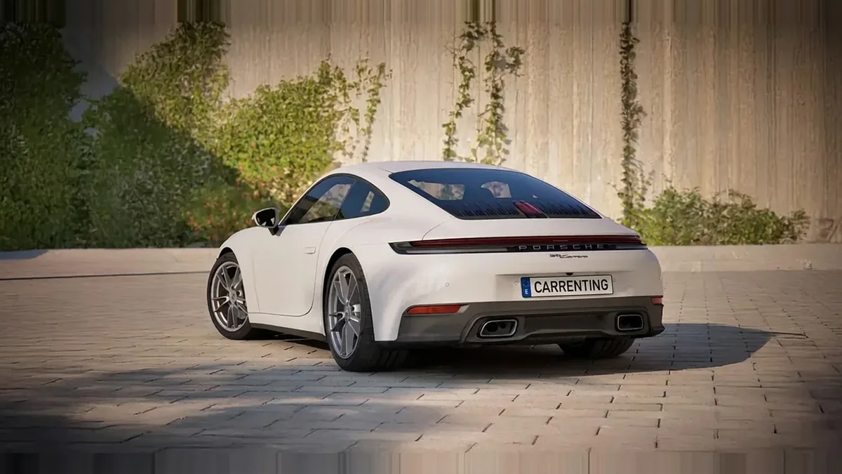 Porsche 911 Carrera en renting en Barcelona — Delantera