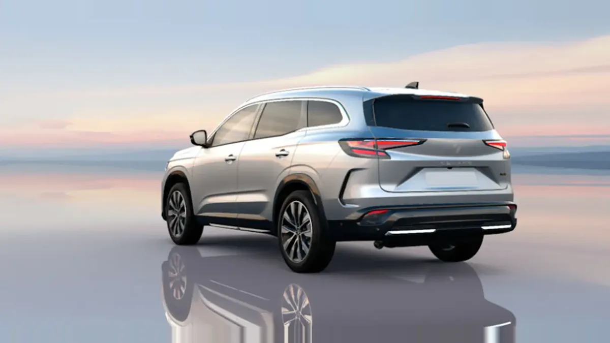 Renault ESPACE TECHNO E-TECH FULL HYBRID 200CV en renting en Barcelona — Delantera