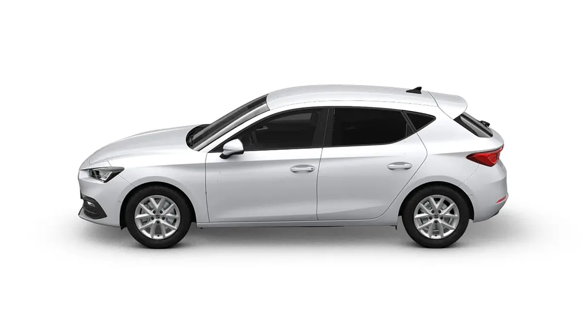 SEAT León 1.5 eTSI (115CV) DSG Style XL en renting en Barcelona — Trasera
