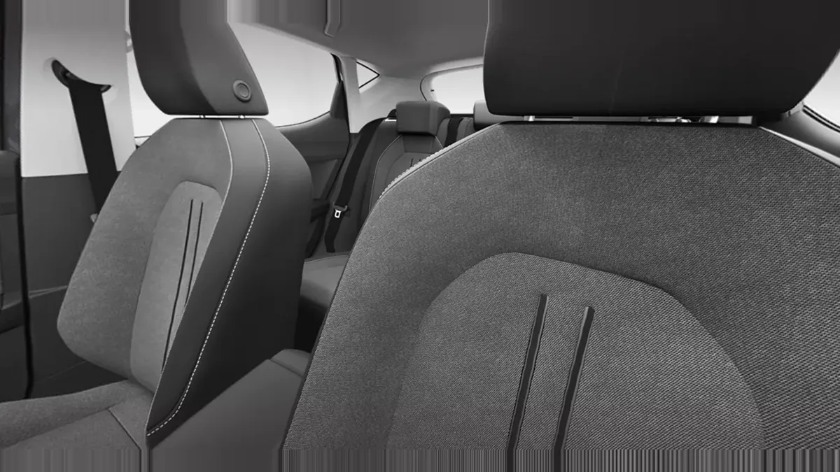 SEAT León 1.5 eTSI Style Fleet Pack en renting en Barcelona — vista 7