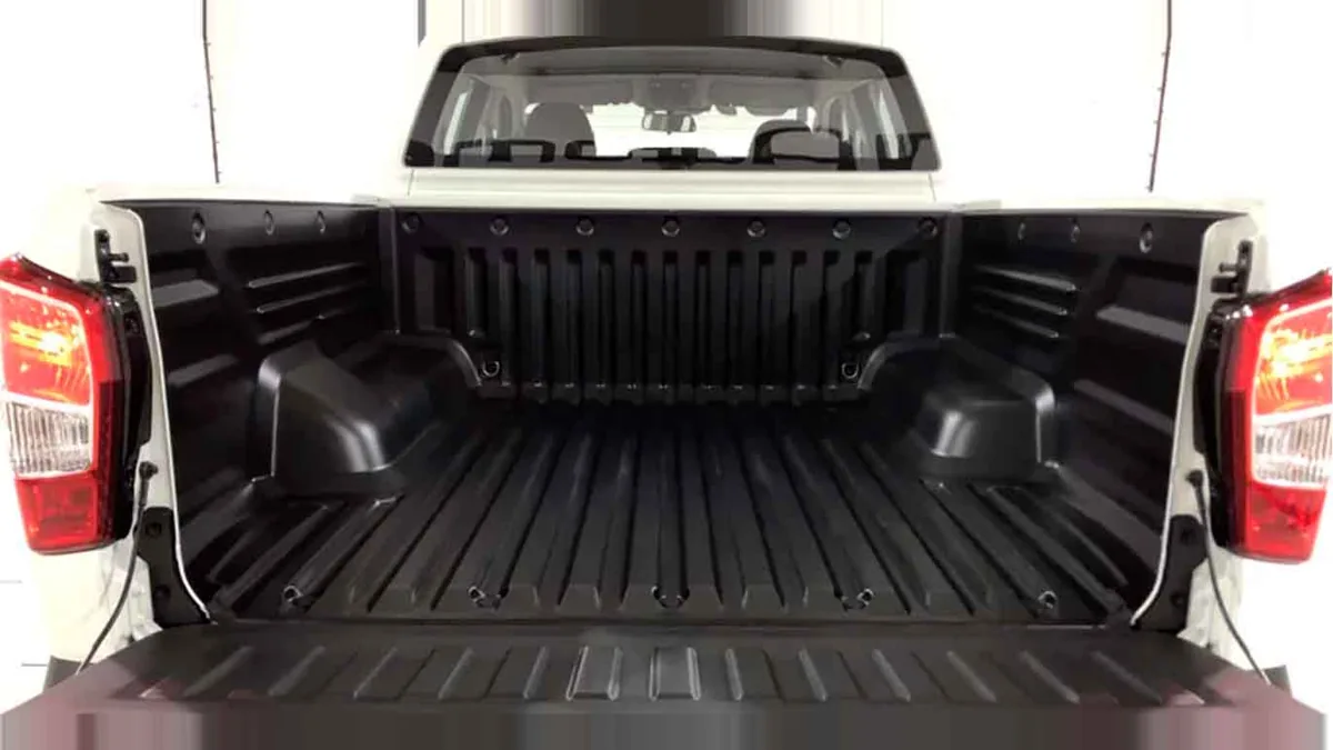 KGM Musso Sports D22 DTR Pro 4X4 MT en renting en Barcelona — vista 6