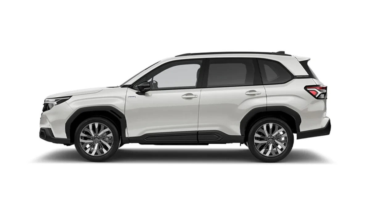 Subaru Forester 2.0i Hybrid Field CVT en renting en Barcelona — Delantera