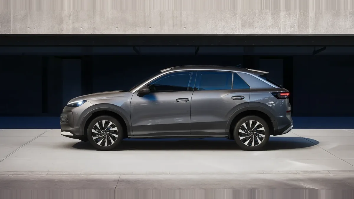 Volkswagen T-ROC Más 1.5 eTSI 110kW (150CV) DSG CW en renting en Barcelona — Trasera