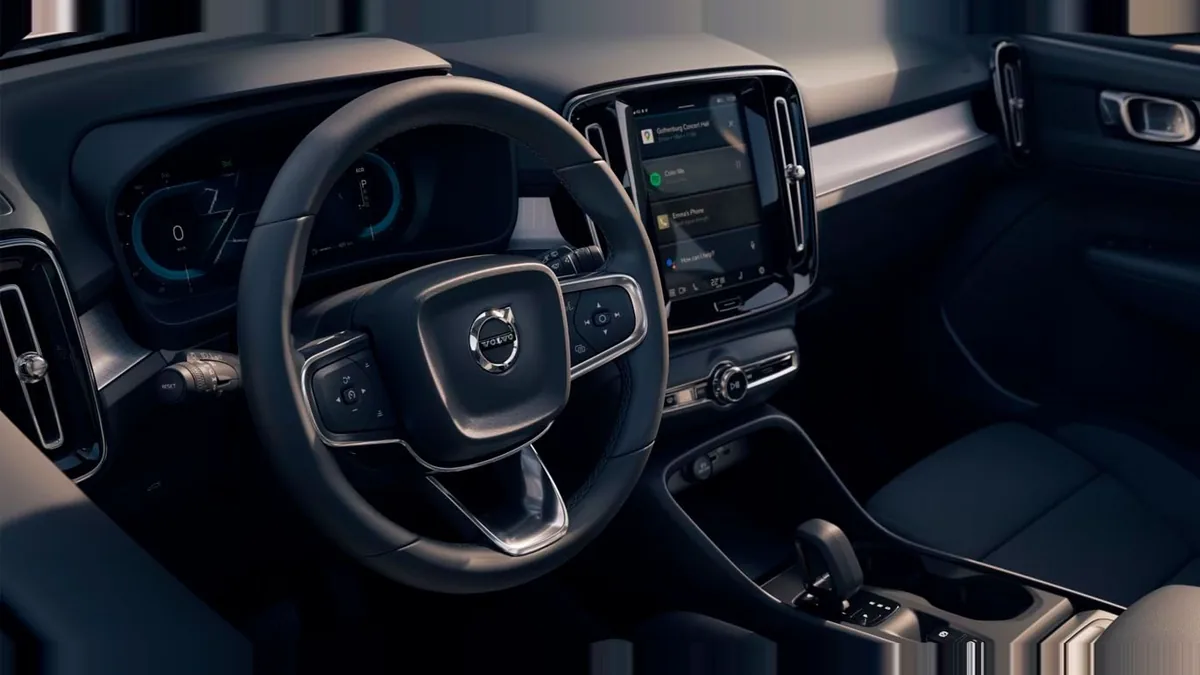 Volvo XC40 2.0 B3 G Core Auto en renting en Barcelona — Interior