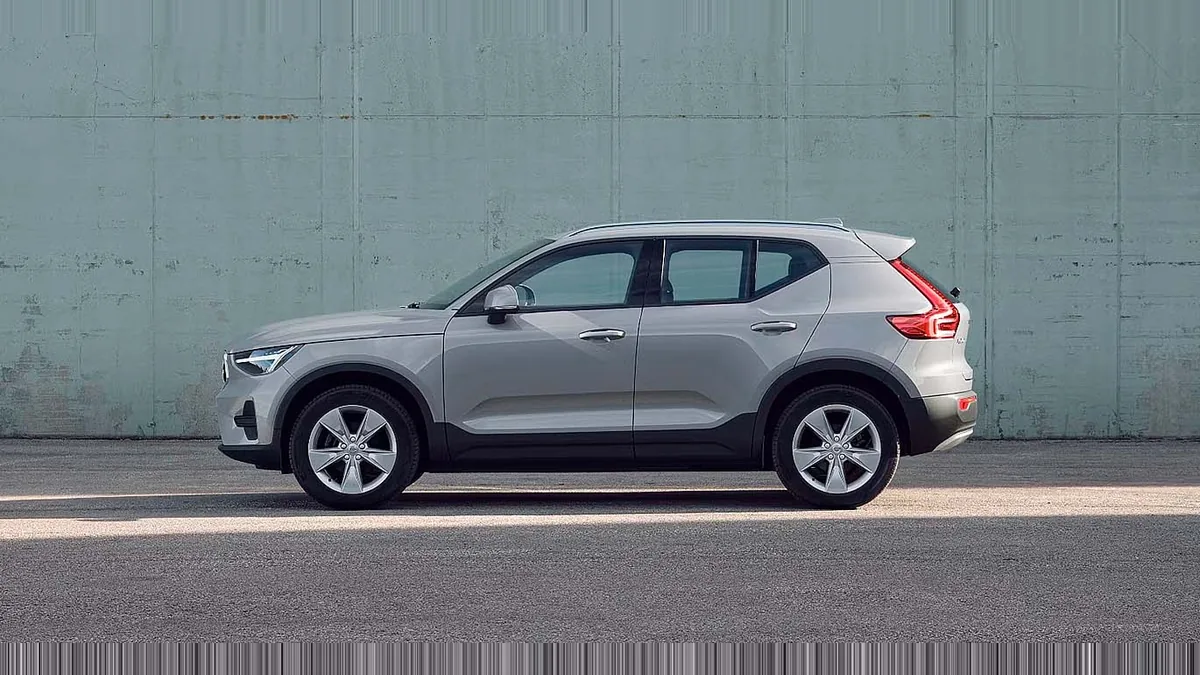 Volvo XC40 2.0 B3 G Core Auto en renting en Barcelona — vista 7
